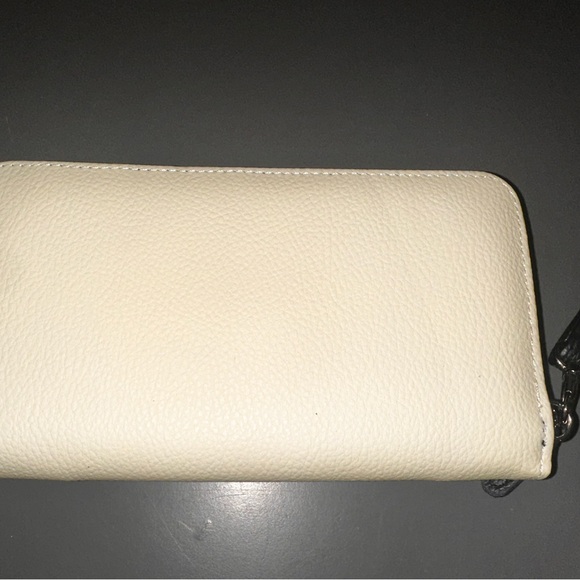 Disney Cream Clutch with Mickey and Minnie Design - Picture 3 of 6